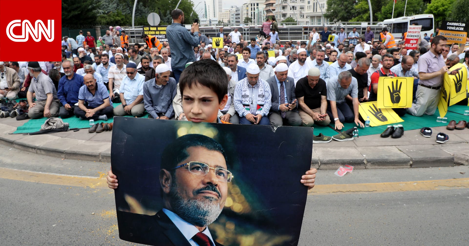 صلوات غائب واتهامات بـ القتل .. تركيا تنتفض رسميا وشعبيا لوفاة محمد مرسي - CNN Arabic