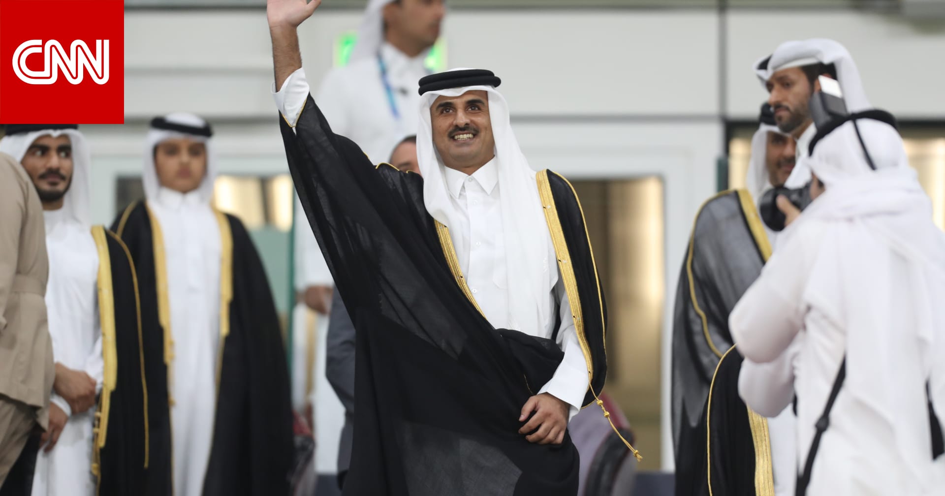 تداول فيديو لردة فعل أمير قطر ووالده أثناء عزف النشيدين السعودي والبحريني 