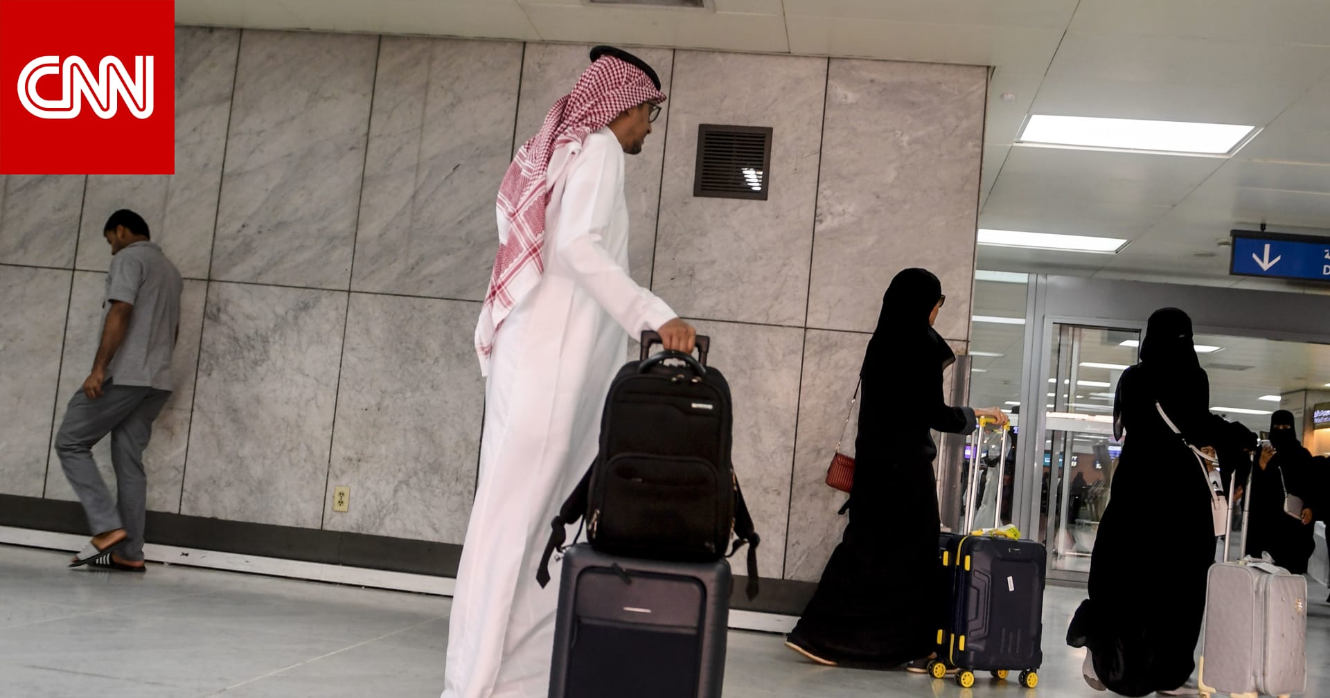 السعودية تعلق سفر المقيمين والمواطنين مؤقتا والرحلات لـ13 دولة جديدة بسبب فيروس كورونا - CNN Arabic