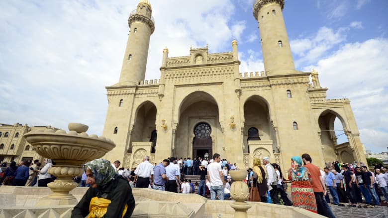 استُخدم كمسرح في الماضي.. ما قصة مسجد "تازه بير" بأذربيجان؟