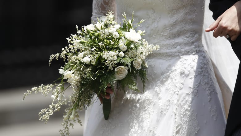 في أذربيجان.. لماذا تدور العروس حول مصباح مشتعل 3 مرات في زفافها؟