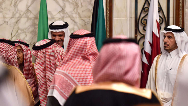 رئيس وزراء قطر خلال استقبال قادة وزعماء دول مجلس التعاون الخليجي