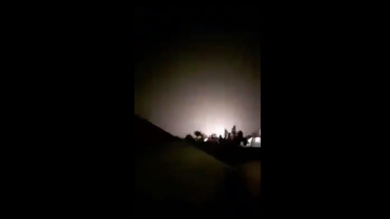 شاهد لحظة قصف قاعدة عين الأسد العسكرية في العراق بالصواريخ Cnn