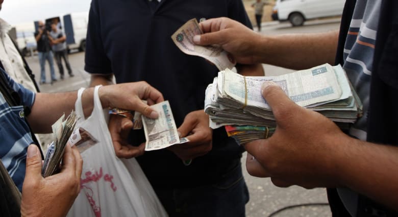 تراجع جديد للجنيه المصري أمام الدولار لليوم الثاني ومبيعات الأجانب