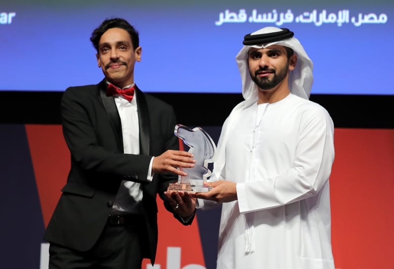 النجم المصري علي صبحي لم أتوقع فوزي في دبي وأهدي الجائزة لكل من