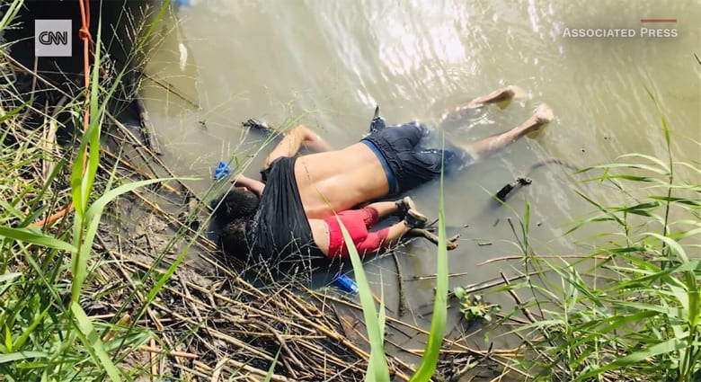 صورة صادمة لجثتي أب وابنته على ضفاف نهر تلقي الضوء على أزمة الحدود بين أمريكا والمكسيك