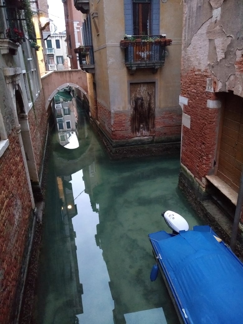 القنوات المائية في مدينة فينيسيا الإيطالية