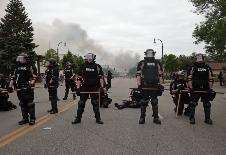 اشتباكات بين قوات الأمن والمتظاهرين في مدينة مينابوليس الأمريكية