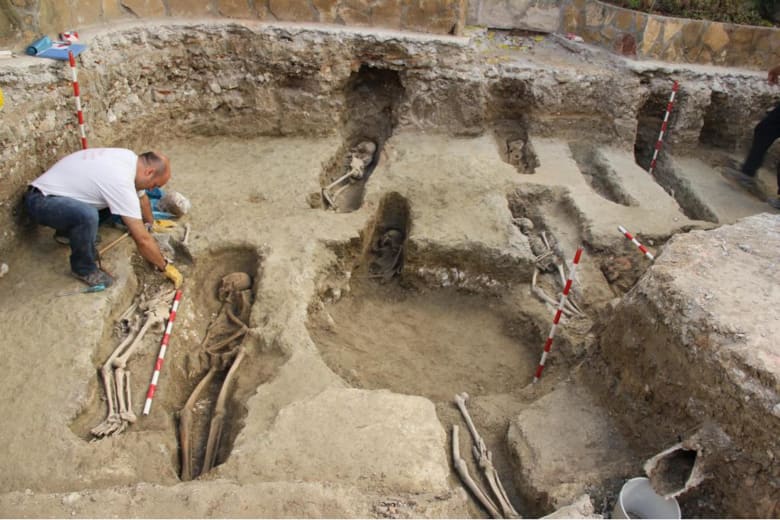 في إسبانيا.. علماء آثار يكتشفون 400 قبر في مقبرة إسلامية قديمة 