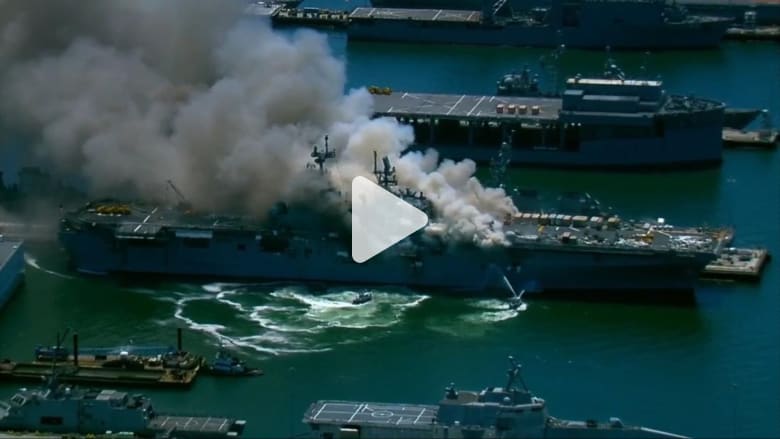 حريق السفينة الحربية الأمريكية يتسبب في إصابة 18 بحارًا على الأقل